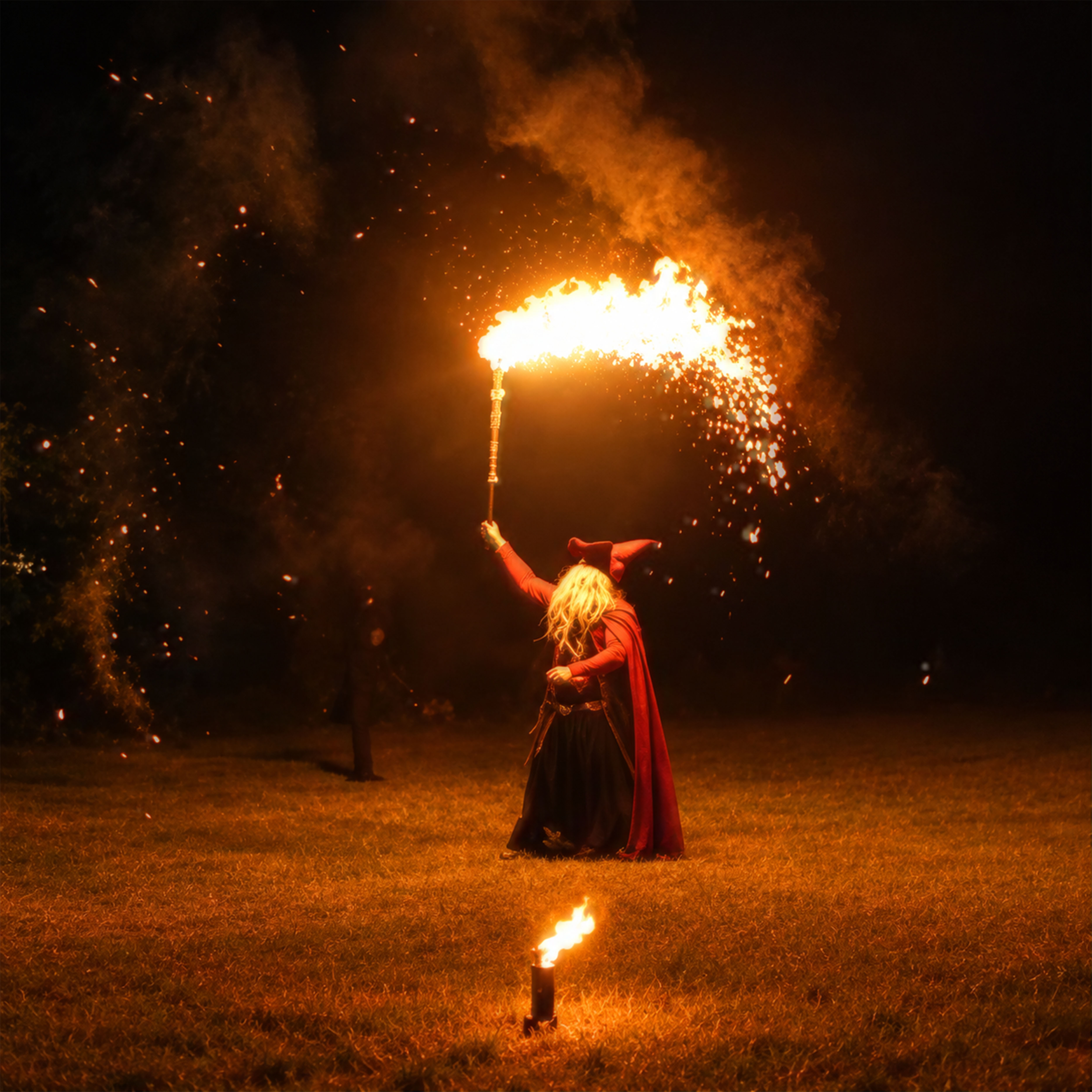 Personnage d'Halloween lors d'une animation avec du feu