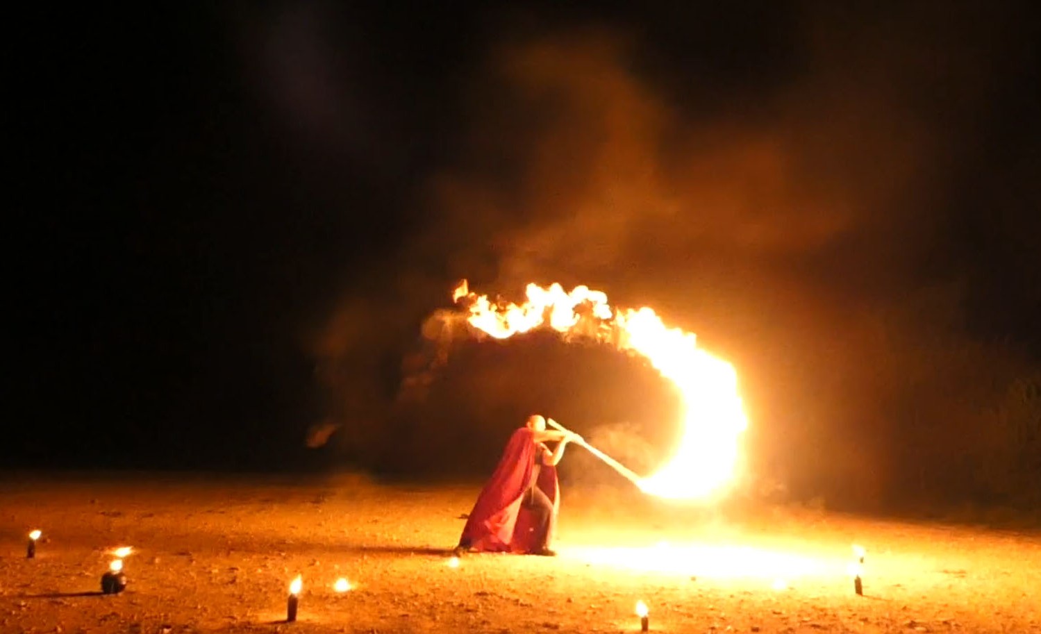 Gerbe de flammes créée avec de la poudre de lycopode